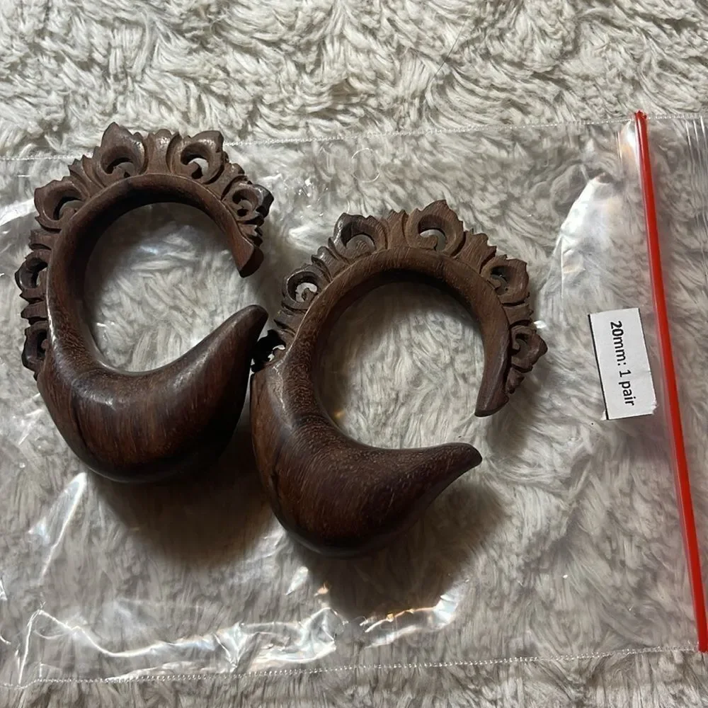 Sono Wood hangers gauge is multiple sizes availabl NEW